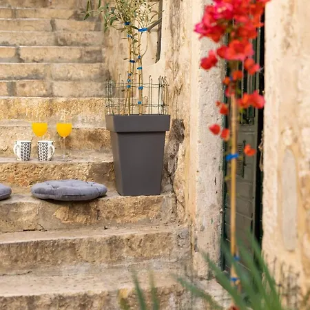 Two Steps, Location In Old Town Apartman *