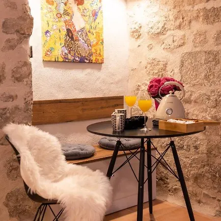 Two Steps, Location In Old Town * Ντουμπρόβνικ