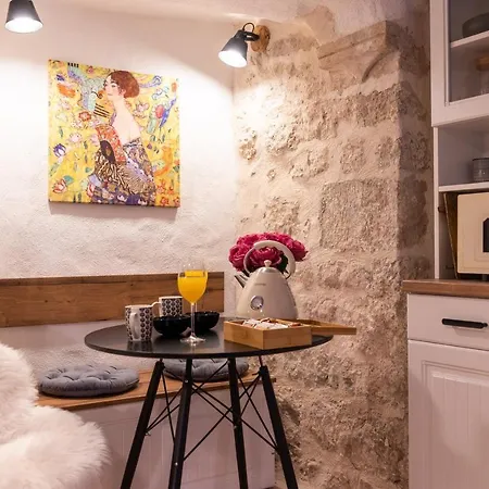 Apartment Two Steps, Location In Old Town