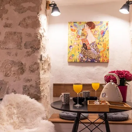 Apartment Two Steps, Location In Old Town