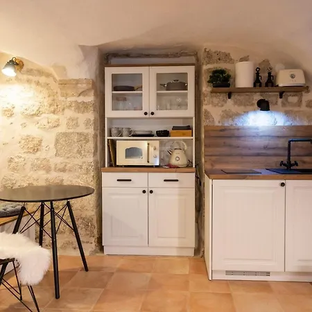 Two Steps, Location In Old Town * דוברובניק