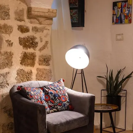Two Steps, Location In Old Town דירה *